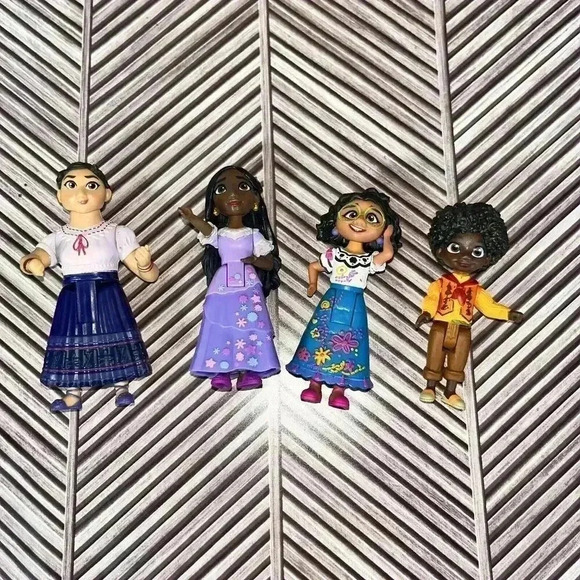 ENCANTO 15 Piece Lot DISNEY Movie PVC TOY Mirabel ISABELA Dolores LUISA Bruno - Picture 3 of 4